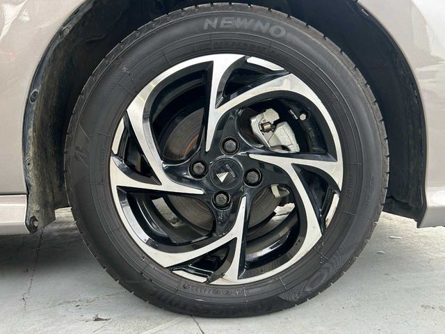 TOYOTA YARIS HYBRID 2024