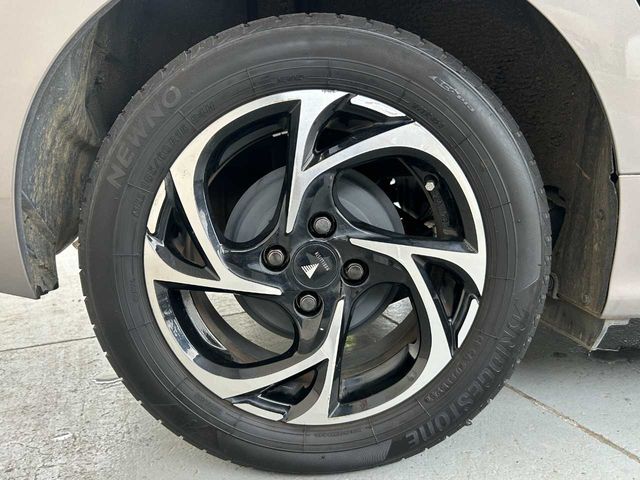 TOYOTA YARIS HYBRID 2024