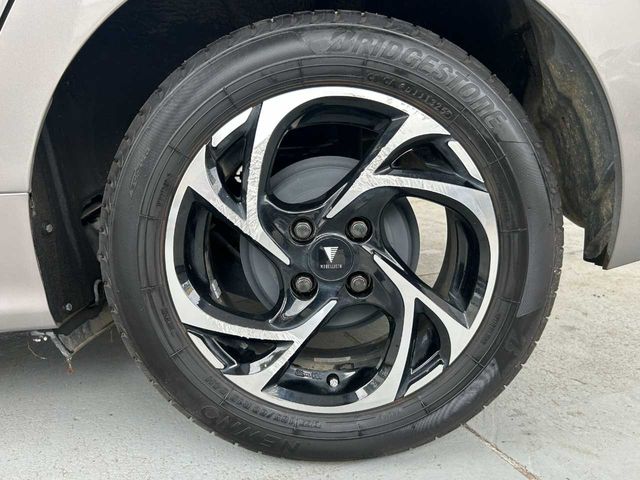 TOYOTA YARIS HYBRID 2024