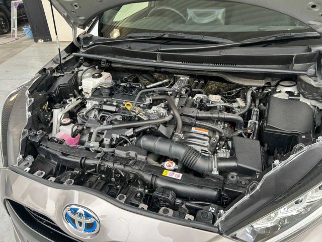 TOYOTA YARIS HYBRID 2024