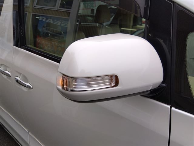 TOYOTA VELLFIRE  HYBRID 4WD 2014