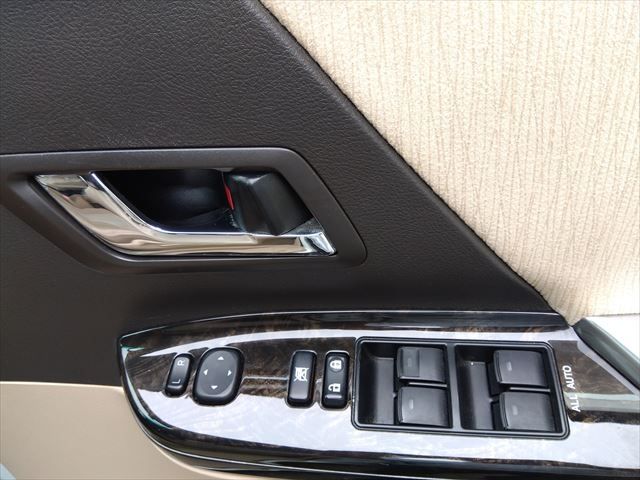 TOYOTA VELLFIRE  HYBRID 4WD 2014