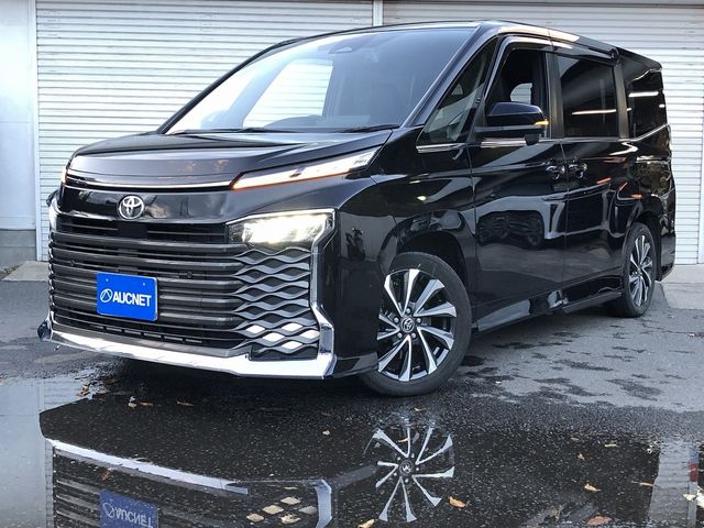 TOYOTA VOXY 2022