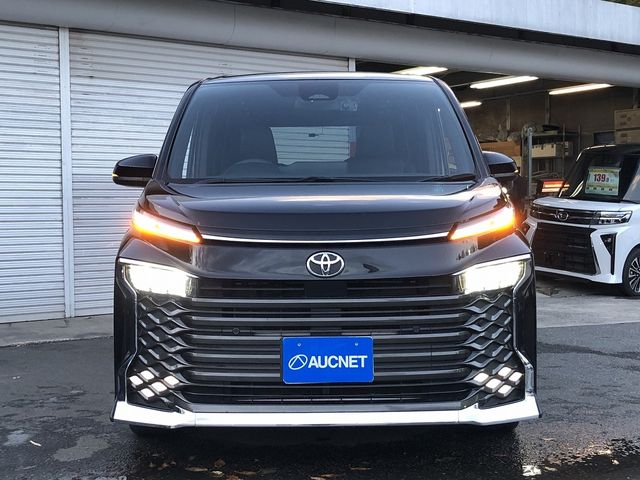TOYOTA VOXY 2022