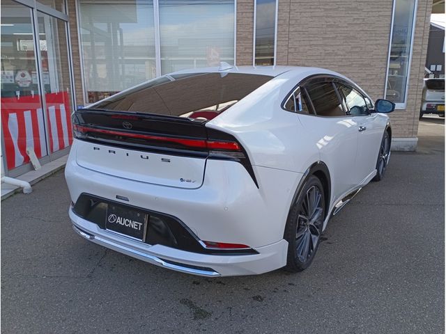 TOYOTA PRIUS 4WD 2024