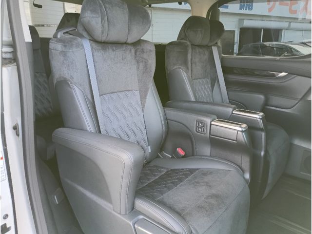 TOYOTA ALPHARD 2016