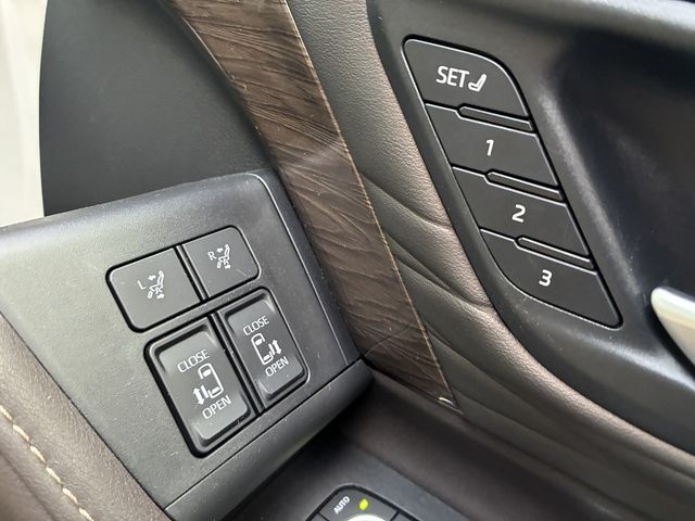 TOYOTA ALPHARD hybrid 4WD 2024