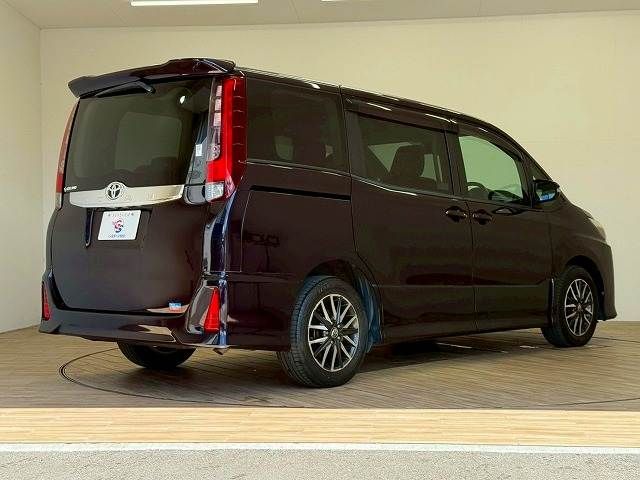 TOYOTA NOAH 2016