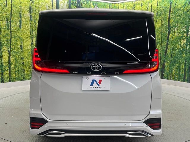 TOYOTA NOAH 2023