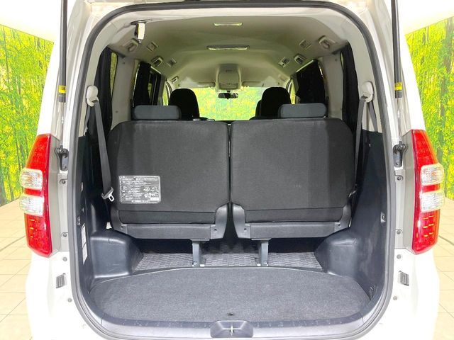 TOYOTA NOAH 2012