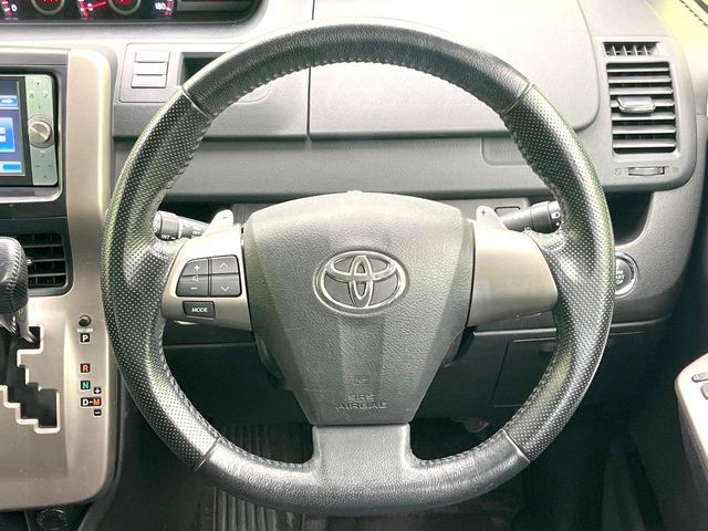 TOYOTA NOAH 2012