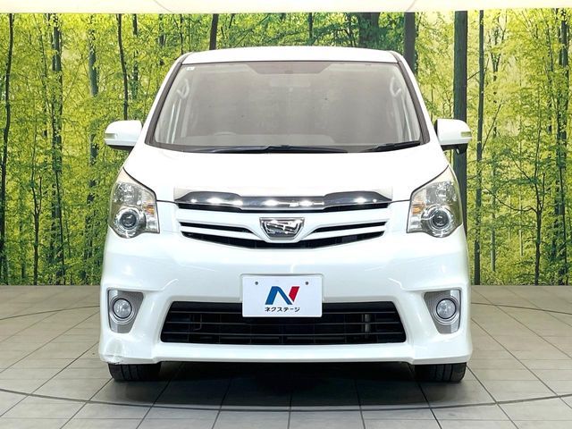 TOYOTA NOAH 2012