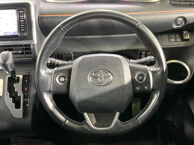TOYOTA SIENTA 2017