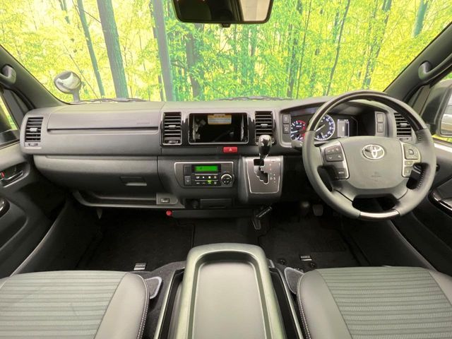 TOYOTA HIACE van 4WD 2025