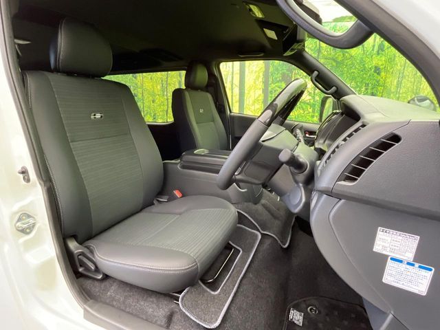 TOYOTA HIACE van 4WD 2025