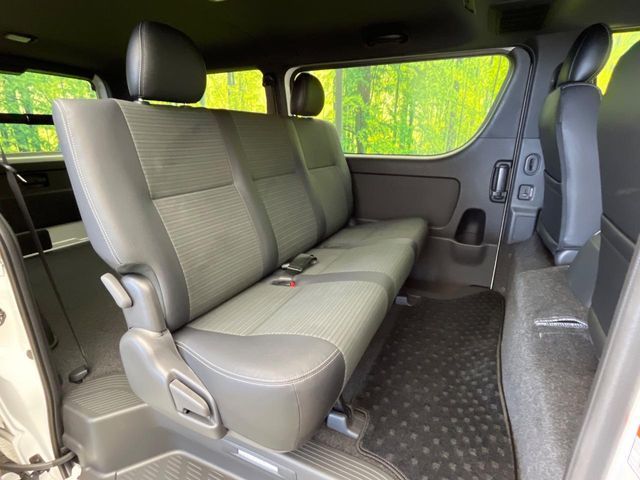 TOYOTA HIACE van 4WD 2025