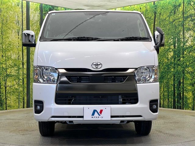 TOYOTA HIACE van 4WD 2025