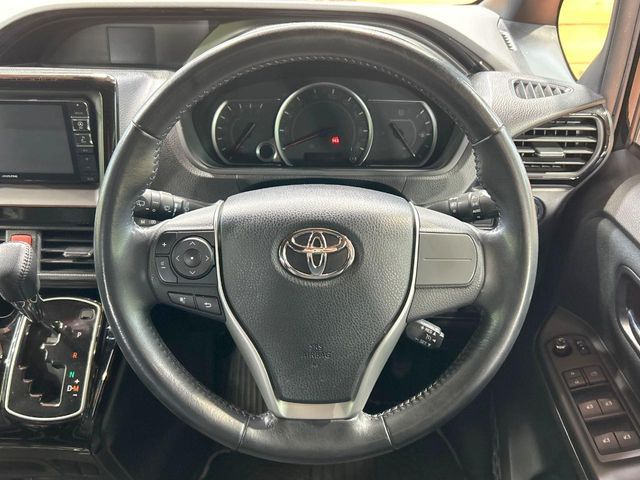 TOYOTA NOAH 2017