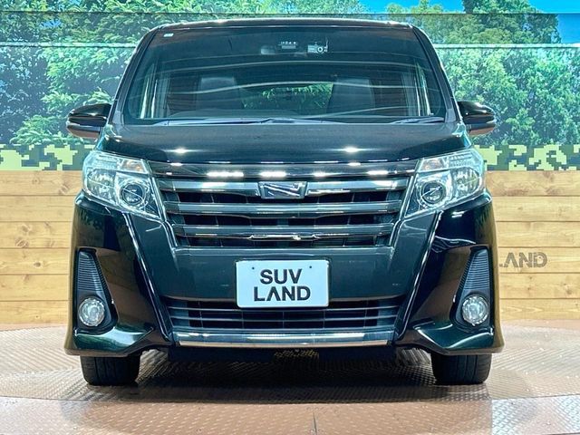 TOYOTA NOAH 2017