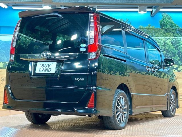 TOYOTA NOAH 2017