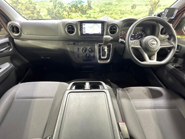 NISSAN NV350 CARAVAN 2022