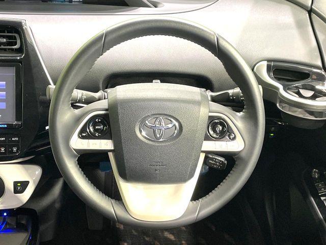 TOYOTA PRIUS 2017