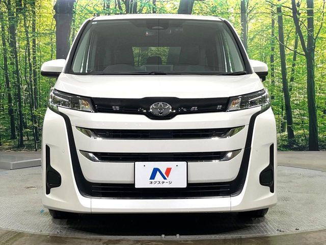 TOYOTA NOAH 2025