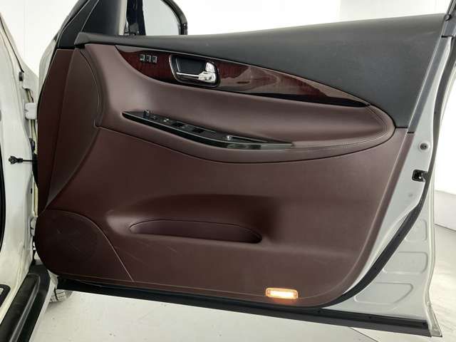 NISSAN SKYLINE CROSSOVER 4WD 2012