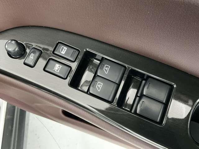 NISSAN SKYLINE CROSSOVER 4WD 2012