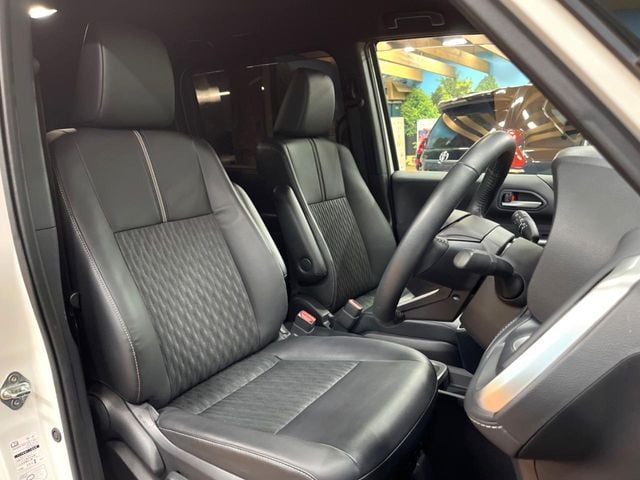 TOYOTA NOAH HYBRID 2024