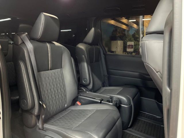 TOYOTA NOAH HYBRID 2024