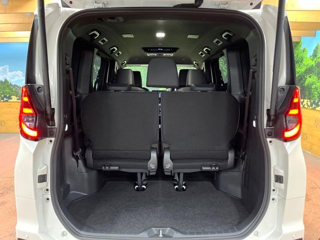 TOYOTA NOAH HYBRID 2024