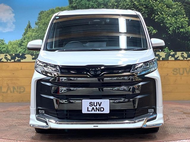 TOYOTA NOAH HYBRID 2024