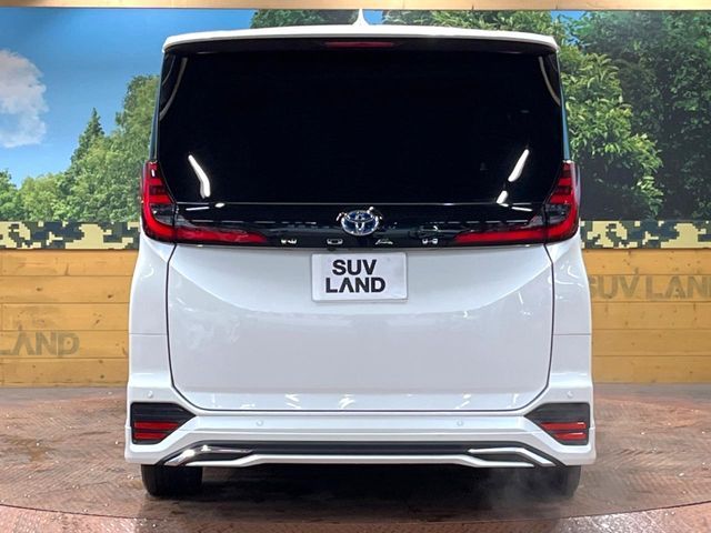 TOYOTA NOAH HYBRID 2024