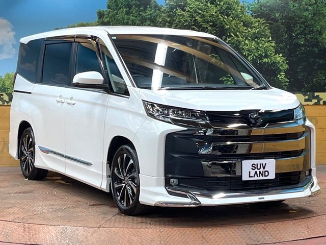 TOYOTA NOAH HYBRID 2024