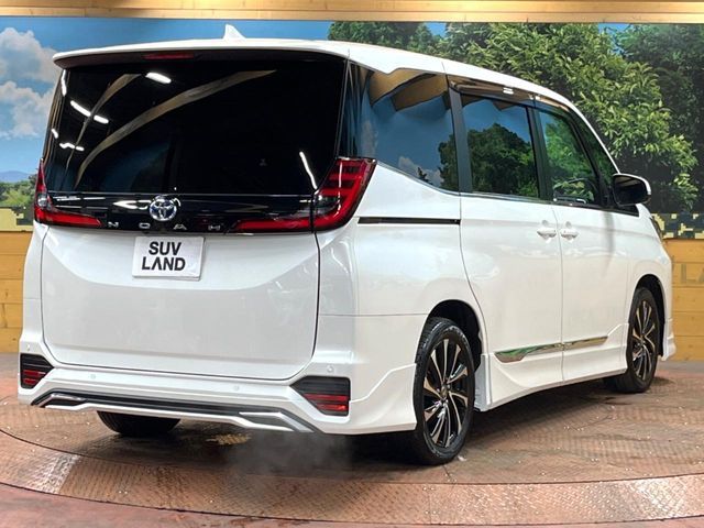 TOYOTA NOAH HYBRID 2024