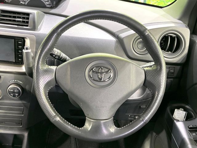 TOYOTA bB 2013