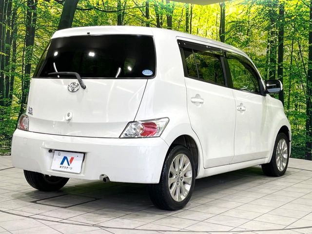 TOYOTA bB 2013