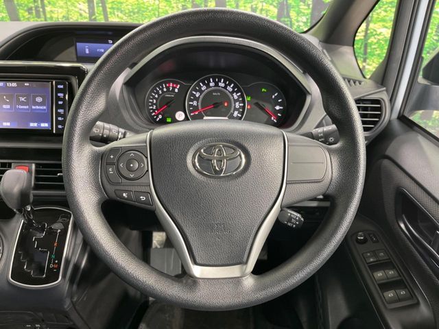 TOYOTA VOXY 2019