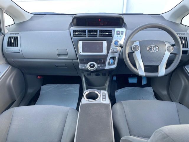 TOYOTA PRIUS Alpha 2014