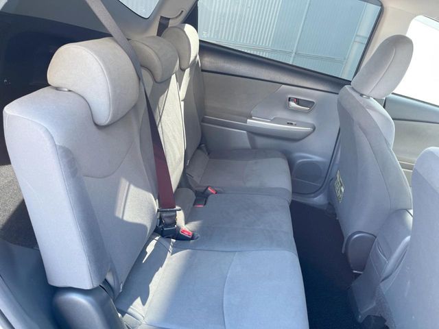 TOYOTA PRIUS Alpha 2014