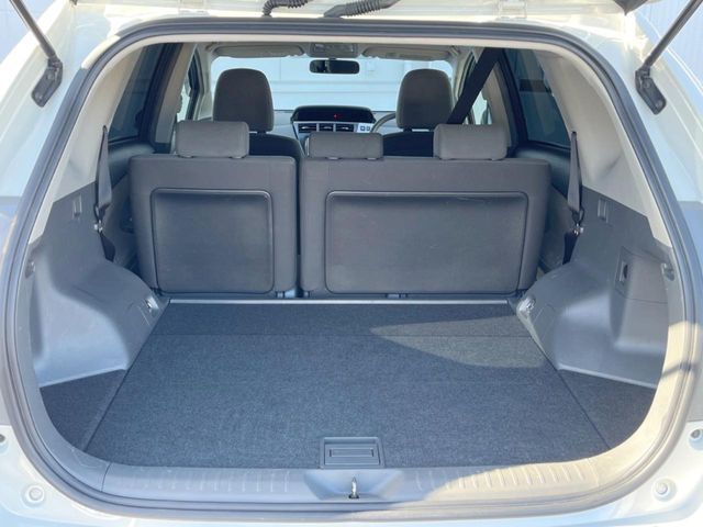 TOYOTA PRIUS Alpha 2014