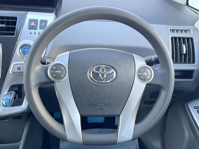 TOYOTA PRIUS Alpha 2014