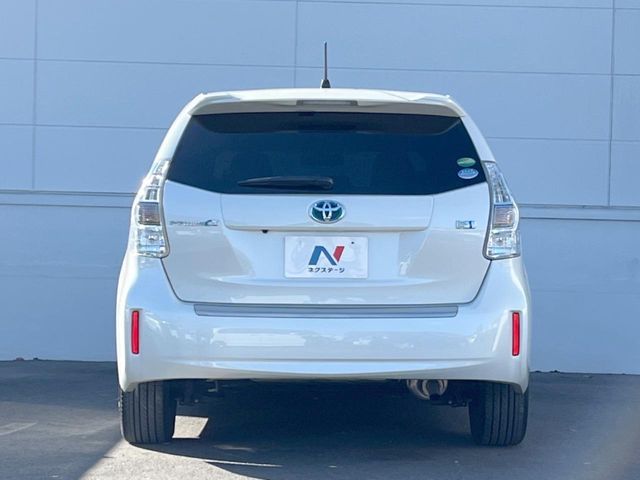 TOYOTA PRIUS Alpha 2014