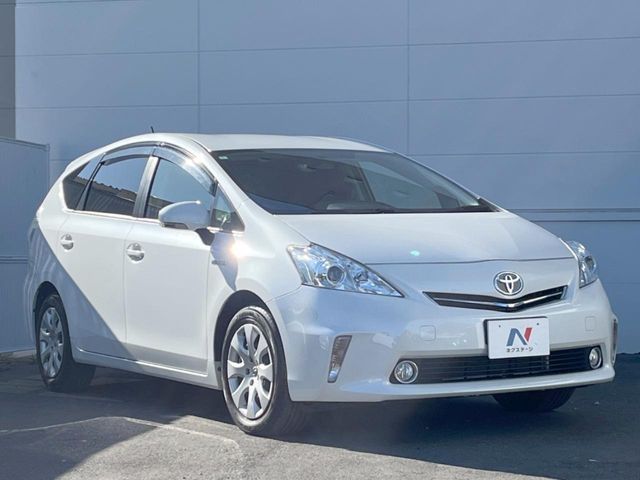 TOYOTA PRIUS Alpha 2014