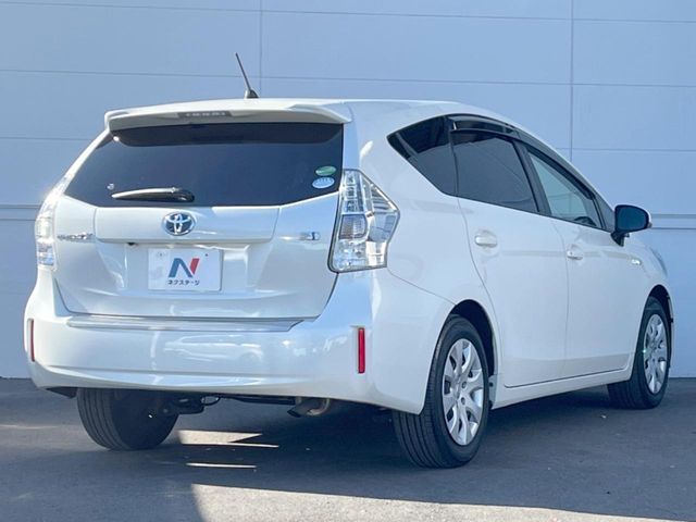 TOYOTA PRIUS Alpha 2014