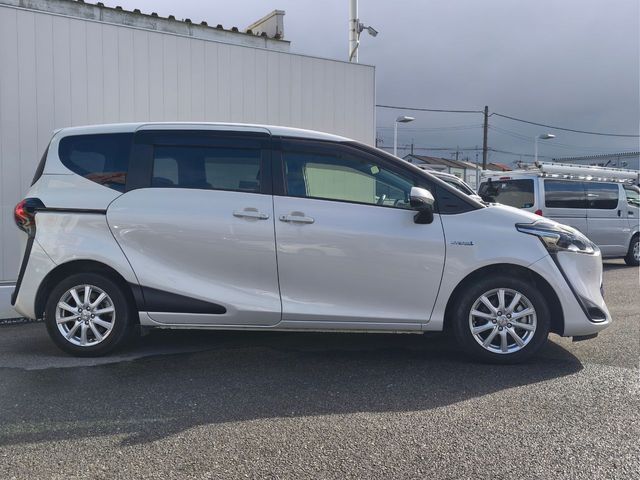 TOYOTA SIENTA HYBRID 2020
