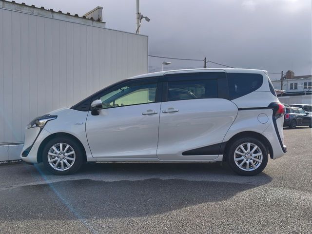 TOYOTA SIENTA HYBRID 2020