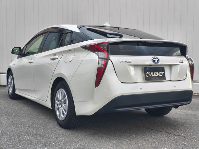 TOYOTA PRIUS 2017