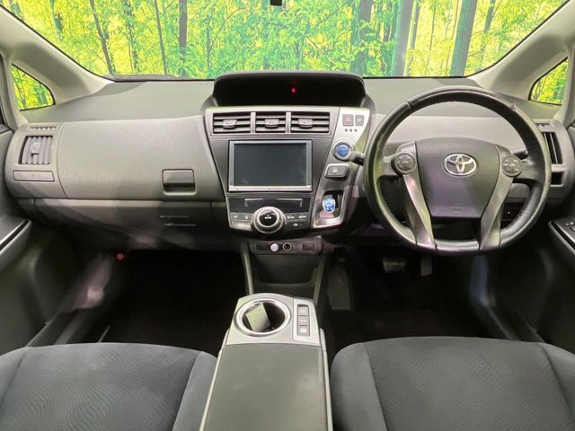 TOYOTA PRIUS Alpha 2014